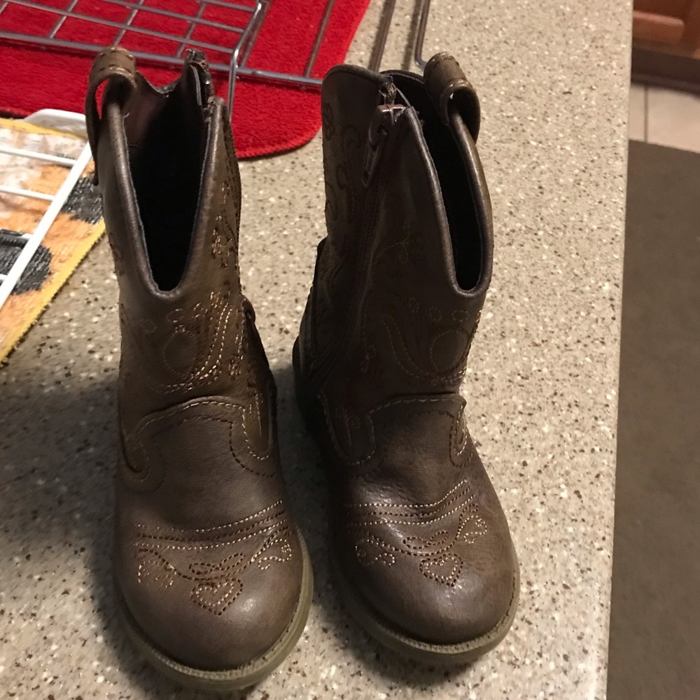Girls size 7 cowboy boots